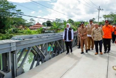 Gubernur Khofifah Resmikan...
