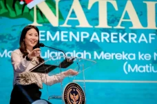Rayakan Natal dan Tahun...