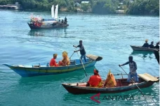 200 Rumah Suku Laut...