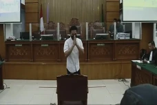 Hadapi Sidang Tuntutan,...