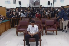 Bikin Gaduh, Majelis...