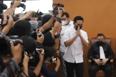 Dituntut 12 Tahun Penjara,...