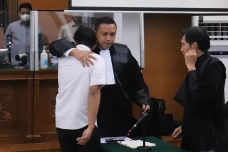 Pertimbangan Memberatkan...