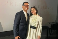 Gandeng Keisya Levronka,...