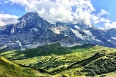 Eiger Buka Toko di Swiss,...
