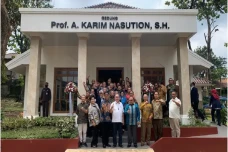 Unkris Bangun Gedung...