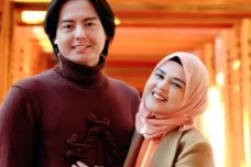 5 Artis Muslim Indonesia...