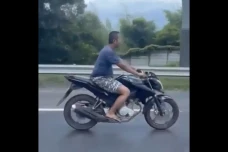 Heboh! Pria Ini Santai...