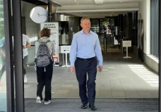 Profil Chris Hipkins,...