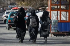 Taliban Larang Kaum...