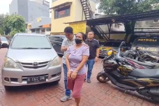 Alasan Himpitan Ekonomi,...