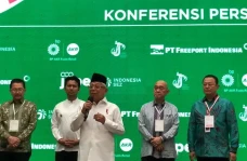 Tinjau Proyek Smelter...