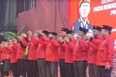 PDIP Papua Lantik Pengurus...
