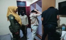 Tidur Sekamar Tanpa...
