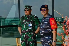 2 Perwira Militer Bermarga...