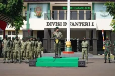 2 Panglima Divisi Infanteri...