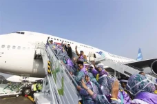 Garuda Indonesia Pangkas...