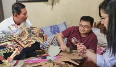 Diangkat Anak Asuh Oleh...