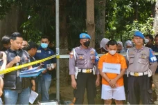 Banyak Kejanggalan,...