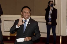 Menpora Direstui Jokowi...