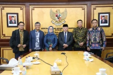 Bertemu Dewan Pers,...