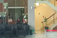 Pakai Jaket dan Masker...