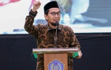 Ustaz Adi Hidayat Resmi...