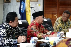 Gubernur Kalteng Sugianto...