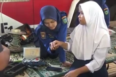 Menegangkan! Petugas...