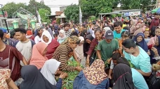 Berebut Berkah Jelang...
