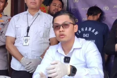 Rampas Emas Wanita Tunarungu...