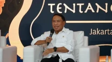 Zainudin Amali Serahkan...