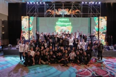 Pekerja Event Desak...