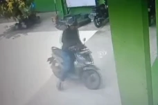 Viral Aksi Maling Gasak...