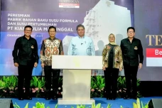 Resmikan Pabrik Bahan...