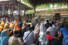 Jelang Ramadan, Makam...
