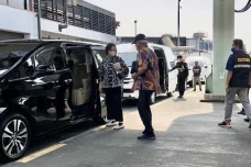 Alphard Masuk Apron...