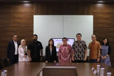 Lewat Kerja Sama dengan...