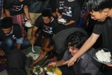 Jalin Keakraban, Warga...