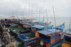 Laut Natuna Dibanjiri...