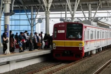DPR Cecar PT KCI Soal...