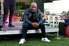 Mike Tyson Buka Kedai...