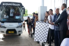 Bus Lintas Batas RI-Timor...