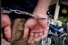 5 Bulan Jadi Buronan,...