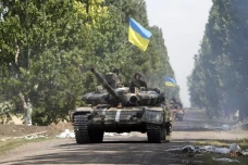 Ukraina Pesan 100 Kendaraan...
