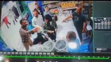Pria Iran Siram Wanita...