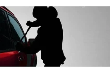 Maling Gasak Spion Mobil...