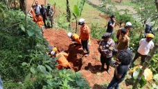 10 Jenazah Ditemukan...