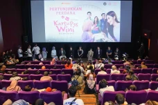 Film Kartu Pos Wini...