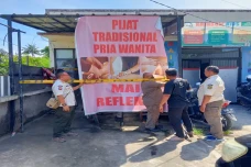 Nekat Buka saat Puasa,...